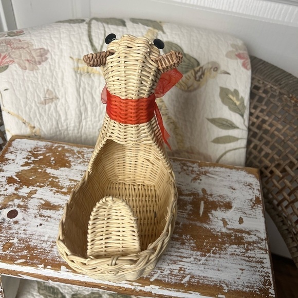 Vintage reindeer, wicker basket - Picture 4 of 5
